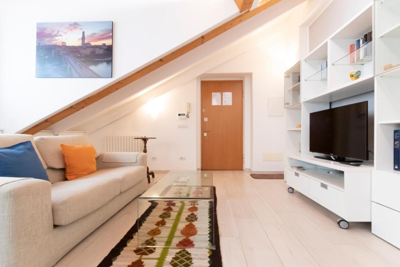 Mansarda Cola Apartment Milan Luaran gambar