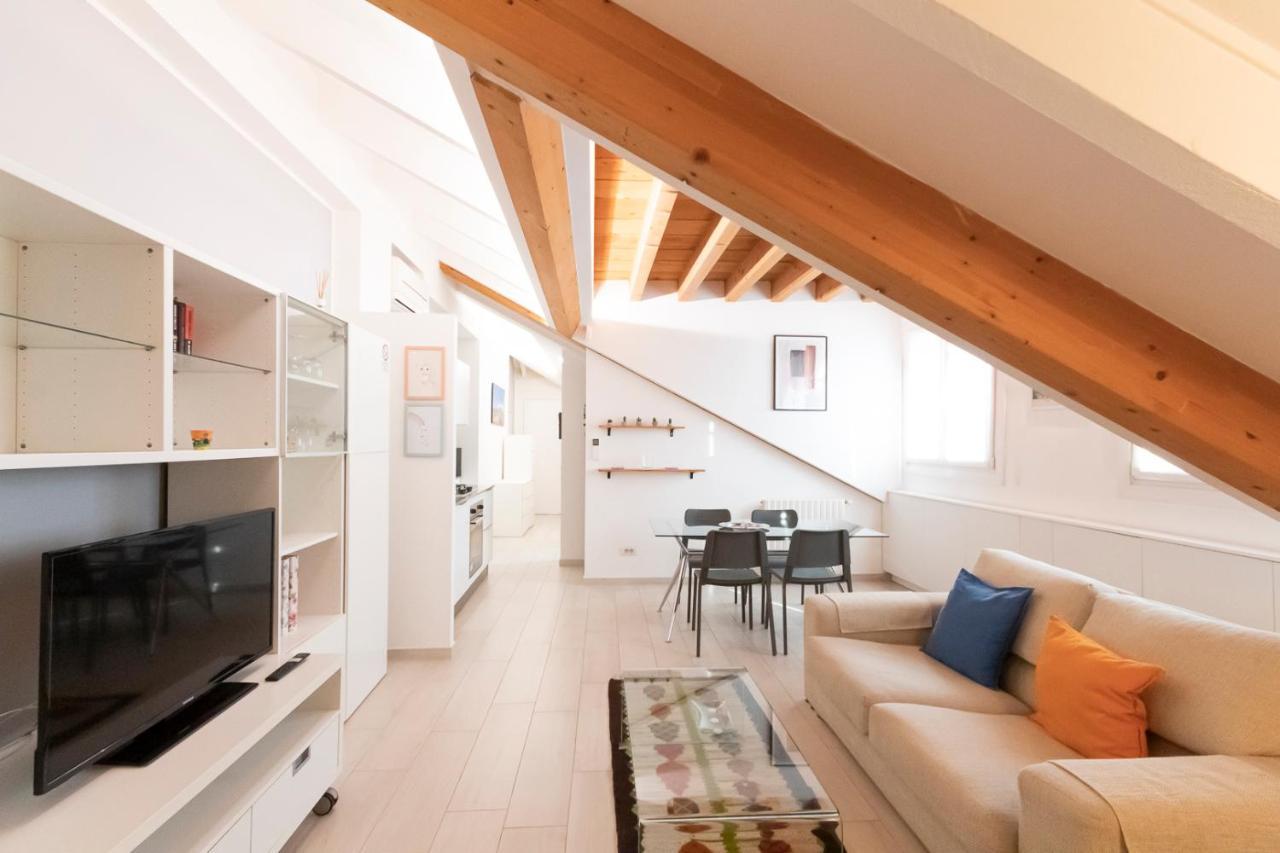 Mansarda Cola Apartment Milan Luaran gambar